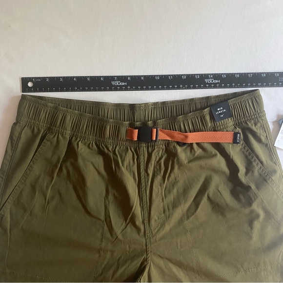 RVCA Civic 2 Hybrid Shorts Mens XL Green Belted Zip Pocket Athletic Hiking NEW - Picture 12 of 15